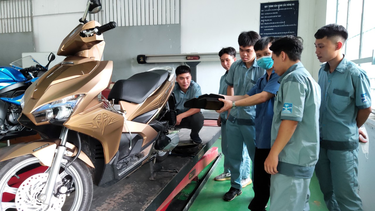 Thông báo đăng ký khóa đào tạo nghề ngắn hạn sửa chữa xe máy - CVCT3