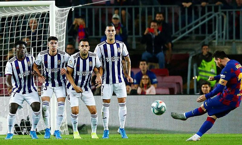 Cách thực hiện cú đá phạt: Bí quyết ghi bàn thắng đẳng cấp thế giới - Malaga Việt Nam
