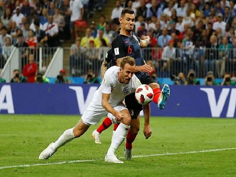 Kỹ Thuật Đè Người Trong Bóng Đá Hiệu Quả Và Quy Định Cần Nắm