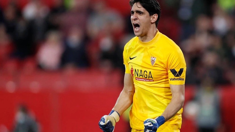 Nhưng sau đó thì cũng đã có được những màn thể hiện ấn tượng Thủ môn Yassine Bounou - Đánh đổi tài năng lấy sự chỉ trích